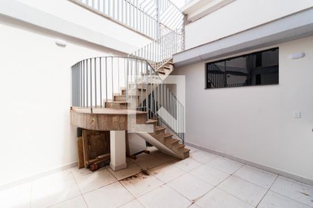 Casa para alugar com 700m², 2 quartos e 6 vagasExterna