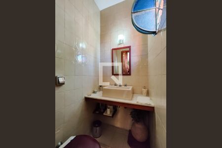 Apartamento à venda com 238m², 4 quartos e 3 vagasBanheiro de Serviço