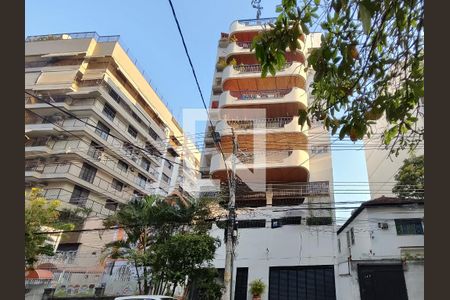 Apartamento à venda com 238m², 4 quartos e 3 vagasFachada e portaria