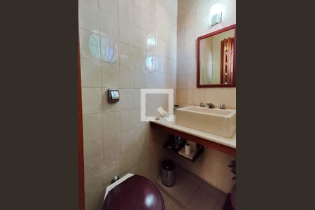 Apartamento à venda com 238m², 4 quartos e 3 vagasBanheiro de Serviço