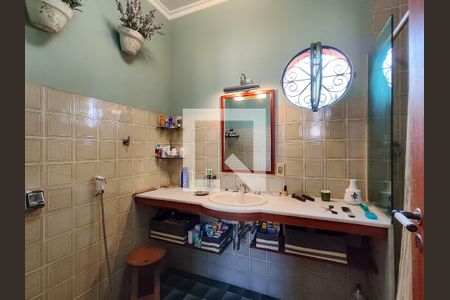 Apartamento à venda com 238m², 4 quartos e 3 vagasBanheiro da Suíte 2