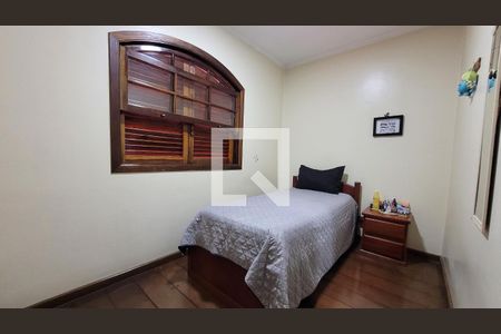 Casa à venda com 181m², 3 quartos e 4 vagasQuarto 2