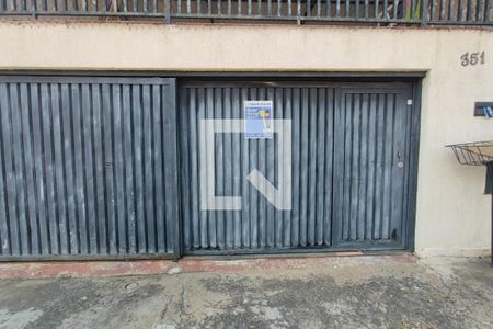 Casa à venda com 195m², 2 quartos e 2 vagasPLACA INSTALADA NA FACHADA