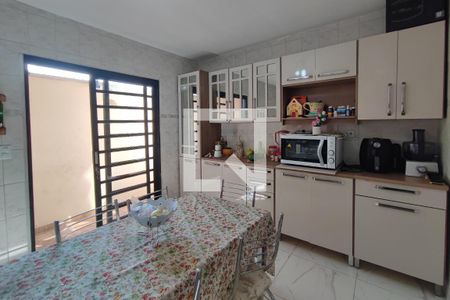 Casa à venda com 195m², 2 quartos e 2 vagasCozinha