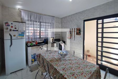 Casa à venda com 195m², 2 quartos e 2 vagasCozinha