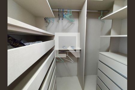 Apartamento à venda com 290m², 4 quartos e 4 vagasCloset - Quarto 2