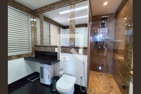 Apartamento à venda com 290m², 4 quartos e 4 vagasBanheiro - Quarto 2