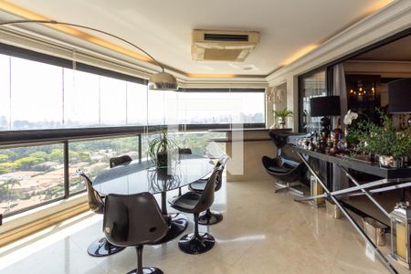 Apartamento à venda com 300m², 4 quartos e 4 vagasVaranda