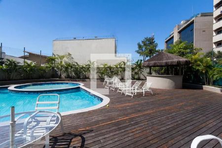 Apartamento à venda com 300m², 4 quartos e 4 vagasÁrea comum - Piscina