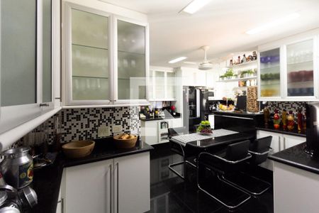 Apartamento à venda com 300m², 4 quartos e 4 vagasCozinha