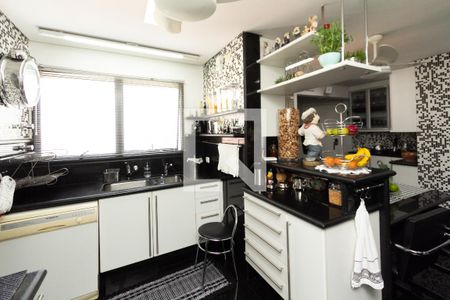 Apartamento à venda com 300m², 4 quartos e 4 vagasCozinha