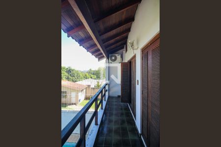 Casa à venda com 350m², 3 quartos e 4 vagasSacada do Quarto 1