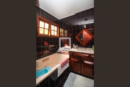 Casa à venda com 350m², 3 quartos e 4 vagasBanheiro da Suíte