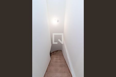 Casa à venda com 174m², 4 quartos e 2 vagasEscada