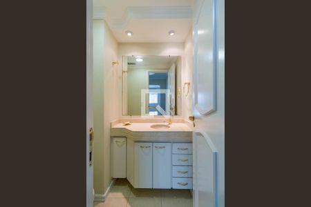 Apartamento à venda com 192m², 3 quartos e 4 vagasBanheiro 