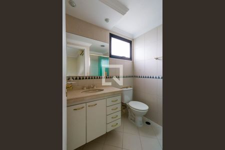 Apartamento à venda com 192m², 3 quartos e 4 vagasBanheiro quarto 2