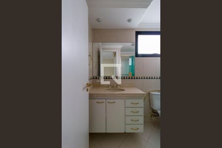 Apartamento à venda com 192m², 3 quartos e 4 vagasBanheiro quarto 2