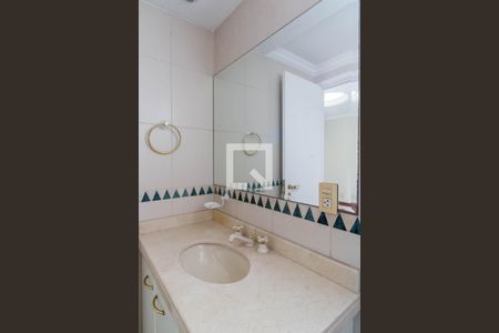 Apartamento à venda com 192m², 3 quartos e 4 vagasBanheiro quarto 2