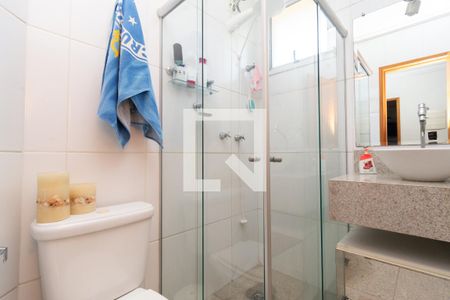 Casa de condomínio à venda com 229m², 3 quartos e 4 vagasBanheiro 1