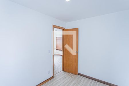 Quarto 2 de apartamento para alugar com 2 quartos, 44m² em Jardim Íris, São Paulo
