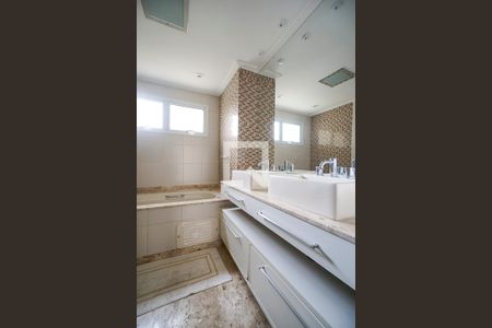 Apartamento à venda com 170m², 4 quartos e 3 vagasBanheiro da suíte 04