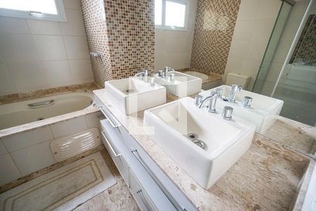 Apartamento à venda com 170m², 4 quartos e 3 vagasBanheiro da suíte 04