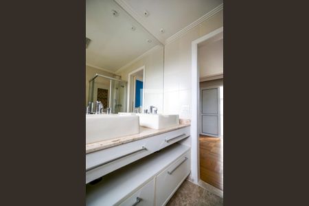 Apartamento à venda com 170m², 4 quartos e 3 vagasBanheiro da suíte 04