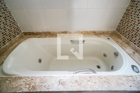 Apartamento à venda com 170m², 4 quartos e 3 vagasBanheiro da suíte 04