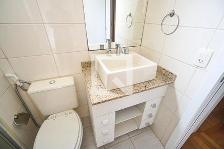 Apartamento à venda com 170m², 4 quartos e 3 vagasBanheiro das suítes 01 e 02