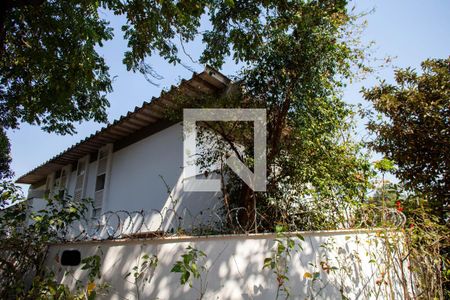 Casa à venda com 360m², 5 quartos e 4 vagasFachada