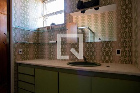 Casa à venda com 360m², 5 quartos e 4 vagasBanheiro da Suíte