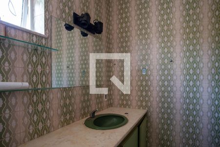 Casa à venda com 360m², 5 quartos e 4 vagasBanheiro da Suíte