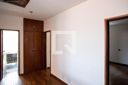 Casa à venda com 360m², 5 quartos e 4 vagasCorredor