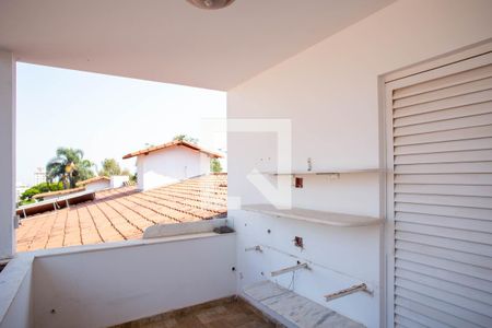 Casa à venda com 360m², 5 quartos e 4 vagasVaranda Quarto 3