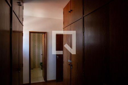 Casa à venda com 360m², 5 quartos e 4 vagasCloset da suíte