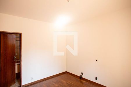 Casa à venda com 360m², 5 quartos e 4 vagasSuíte 2