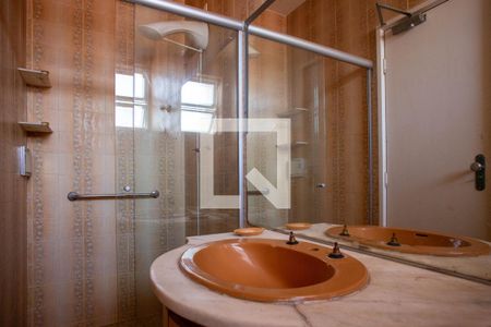 Casa à venda com 360m², 5 quartos e 4 vagasBanheiro da Suíte 2