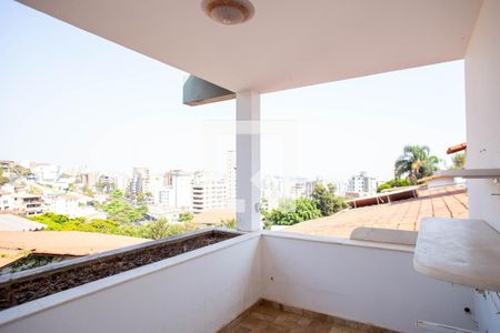 Casa à venda com 360m², 5 quartos e 4 vagasVaranda Quarto 3