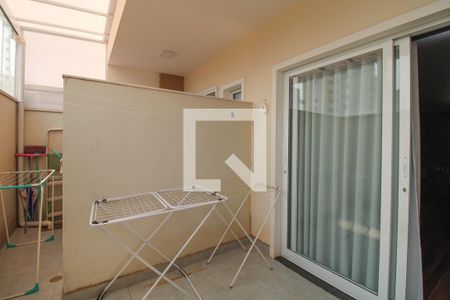 Casa de condomínio à venda com 103m², 3 quartos e 2 vagas Casa de condomínio à venda com 103m², 3 quartos e 2 vagasVaranda