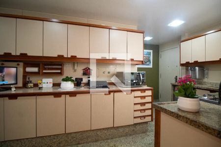 Apartamento à venda com 110m², 2 quartos e 2 vagasCozinha
