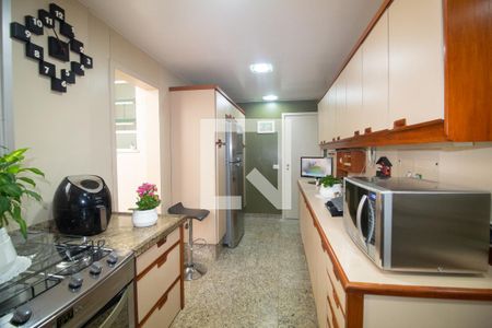 Apartamento à venda com 110m², 2 quartos e 2 vagasCozinha