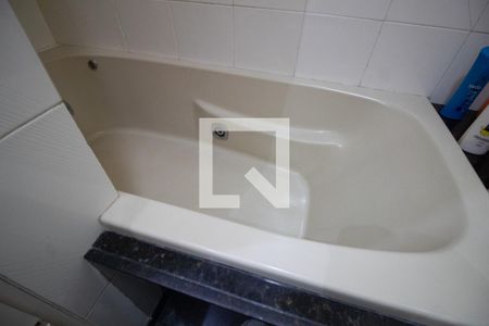 Apartamento à venda com 110m², 2 quartos e 2 vagasBanheiro da suíte - banheira