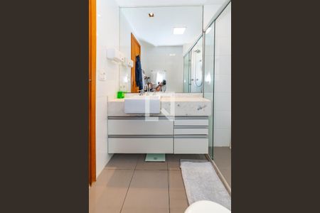 Apartamento à venda com 104m², 2 quartos e 2 vagas Apartamento à venda com 104m², 2 quartos e 2 vagasBanheiro da Suíte