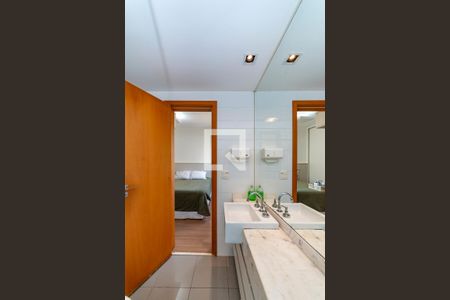 Apartamento à venda com 104m², 2 quartos e 2 vagas Apartamento à venda com 104m², 2 quartos e 2 vagasBanheiro da Suíte