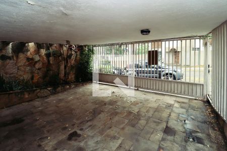 Casa à venda com 214m², 4 quartos e 2 vagas Casa à venda com 214m², 4 quartos e 2 vagasGaragem