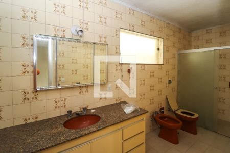 Casa à venda com 214m², 4 quartos e 2 vagas Casa à venda com 214m², 4 quartos e 2 vagasBanheiro Suíte 1