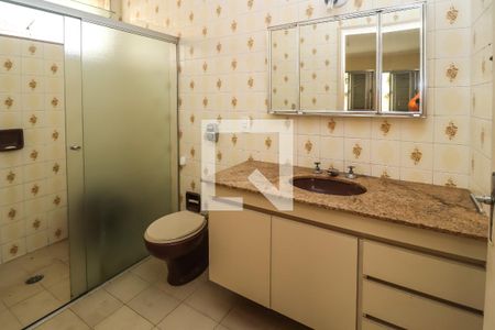 Casa à venda com 214m², 4 quartos e 2 vagas Casa à venda com 214m², 4 quartos e 2 vagasBanheiro Suíte 2