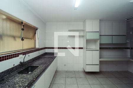 Casa à venda com 214m², 4 quartos e 2 vagas Casa à venda com 214m², 4 quartos e 2 vagasCozinha