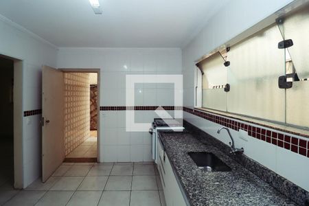 Casa à venda com 214m², 4 quartos e 2 vagas Casa à venda com 214m², 4 quartos e 2 vagasCozinha