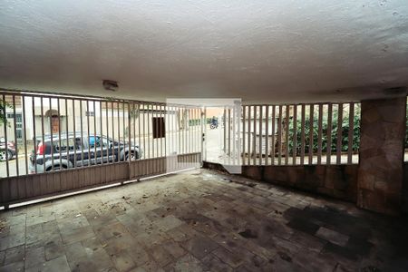 Casa à venda com 214m², 4 quartos e 2 vagas Casa à venda com 214m², 4 quartos e 2 vagasGaragem